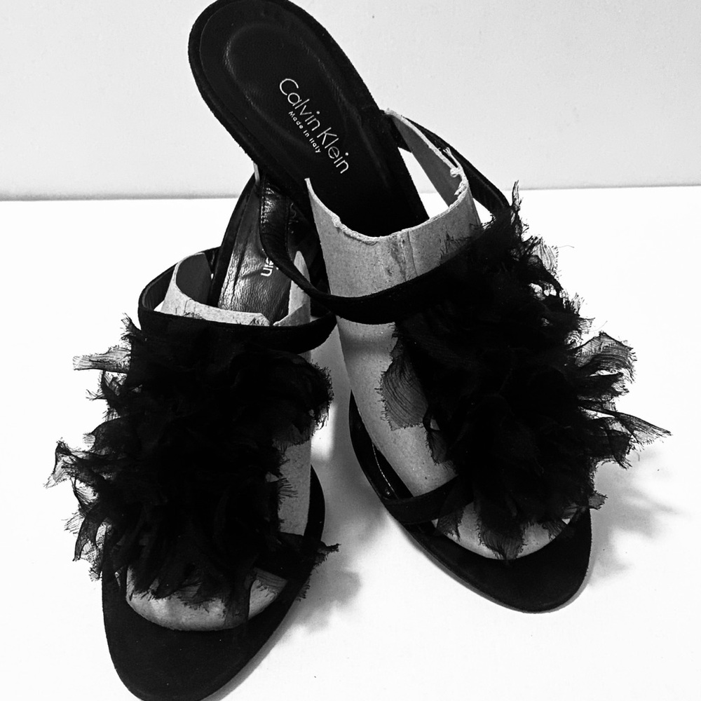 Calvin Klein Black Leather Ruffled Heels Sandals Straps Size 7.5 Made in Italy